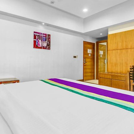 Medora Hotel Kozhikode Bagian luar foto