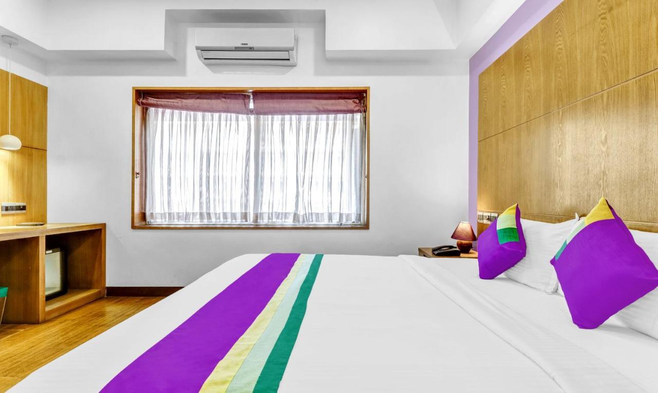 Medora Hotel Kozhikode Bagian luar foto