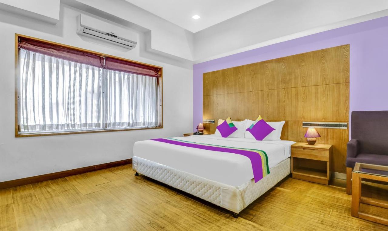 Medora Hotel Kozhikode Bagian luar foto