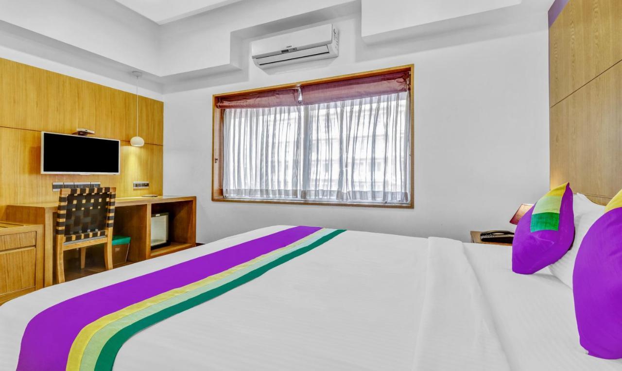 Medora Hotel Kozhikode Bagian luar foto