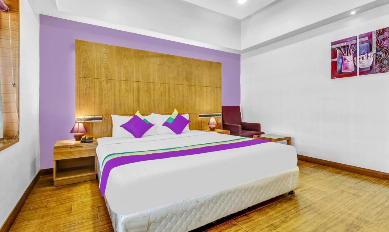 Medora Hotel Kozhikode Bagian luar foto