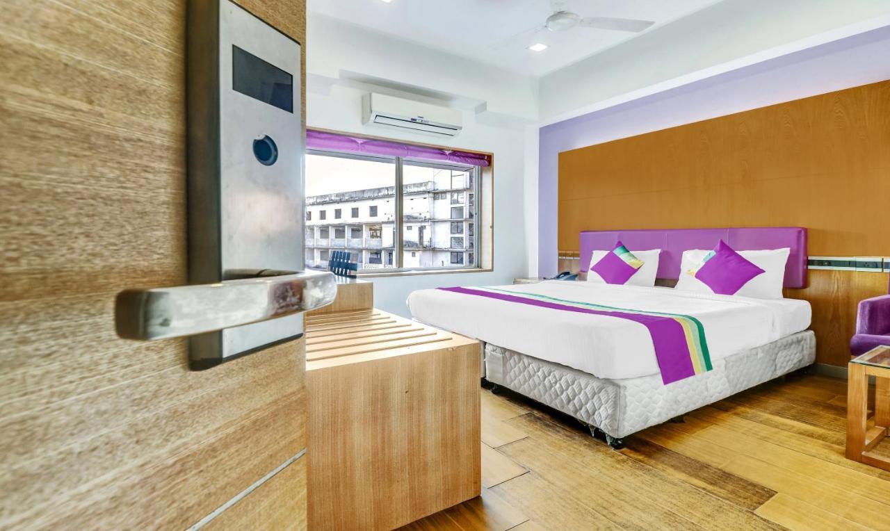 Medora Hotel Kozhikode Bagian luar foto