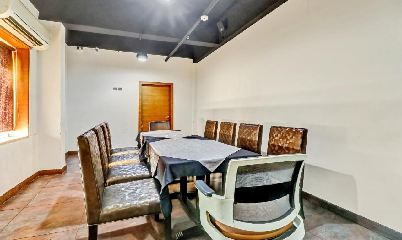 Medora Hotel Kozhikode Bagian luar foto