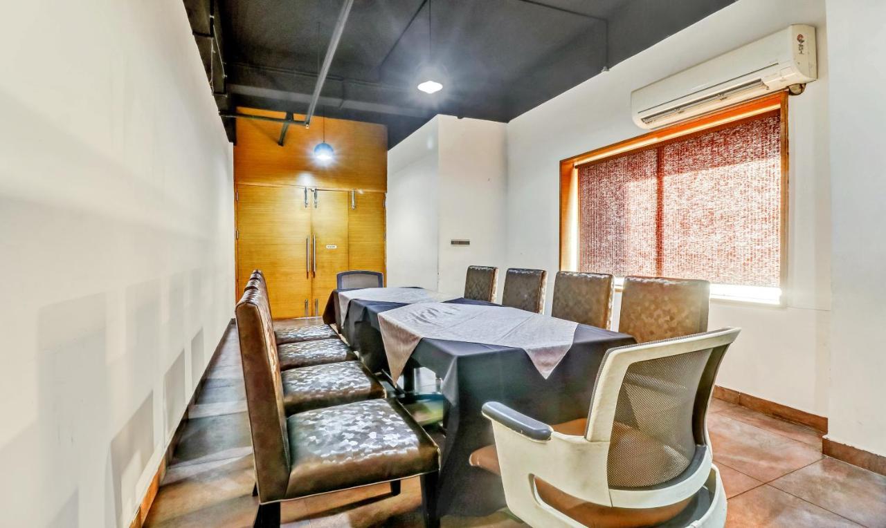 Medora Hotel Kozhikode Bagian luar foto
