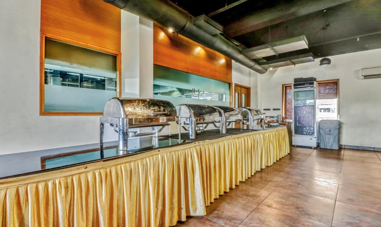 Medora Hotel Kozhikode Bagian luar foto