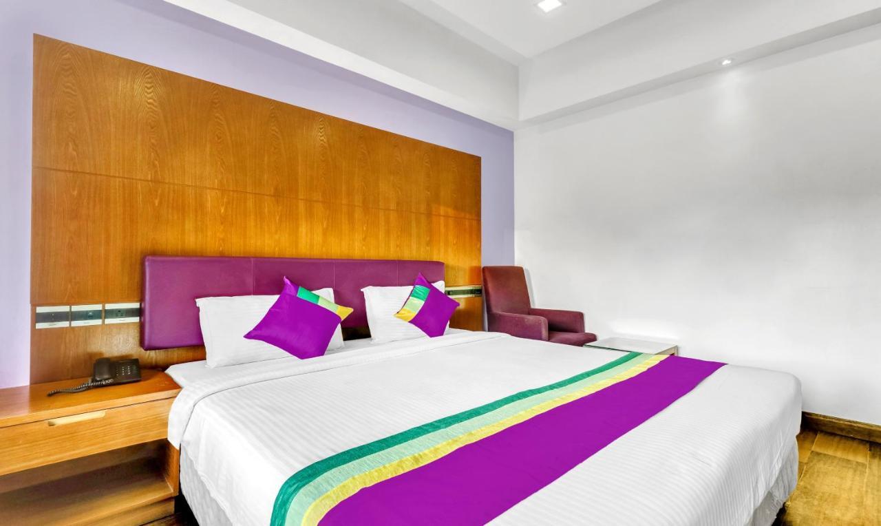 Medora Hotel Kozhikode Bagian luar foto