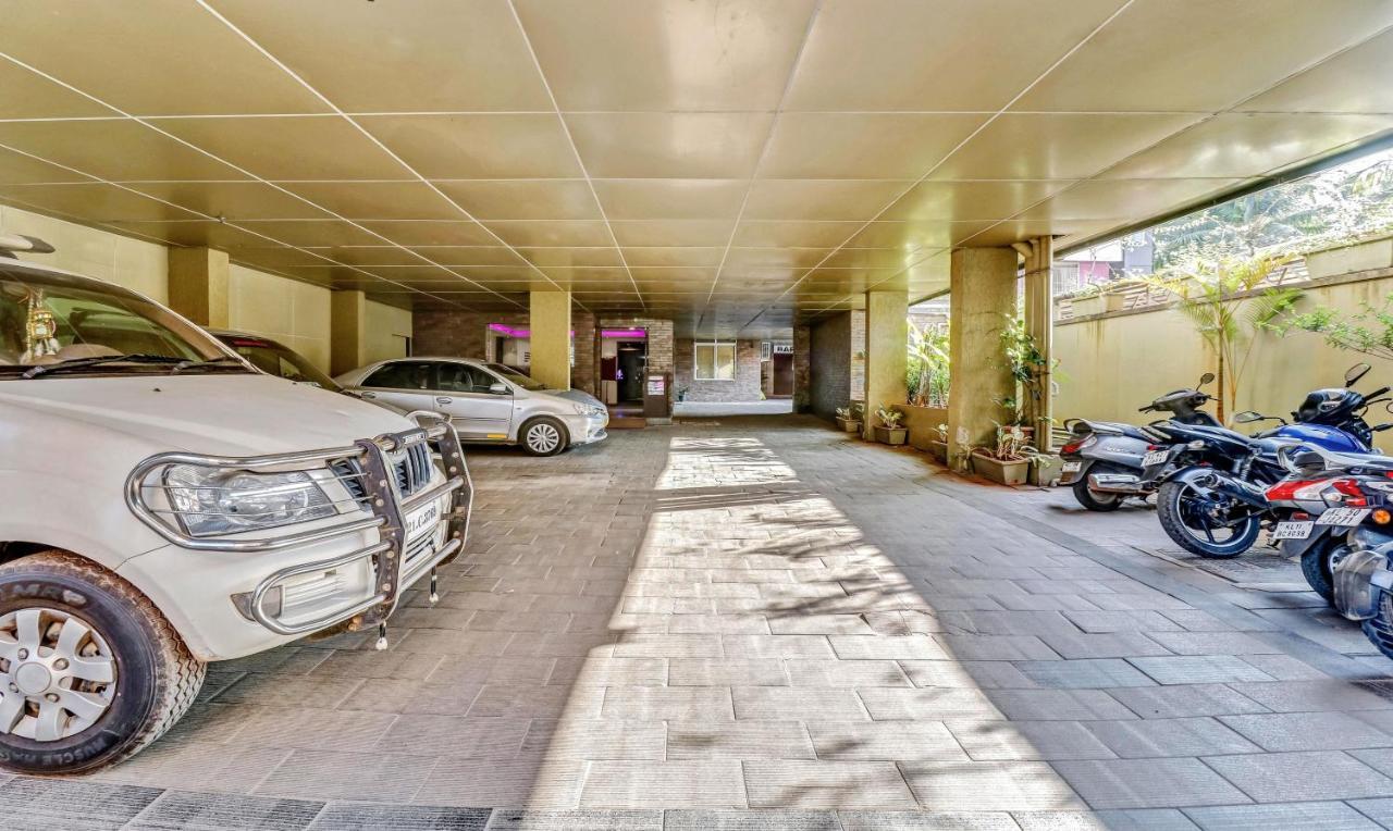 Medora Hotel Kozhikode Bagian luar foto