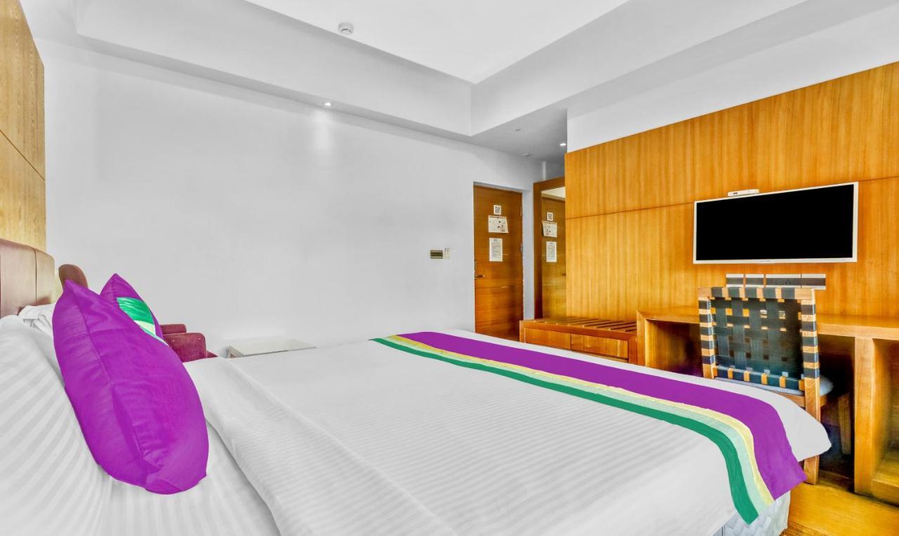 Medora Hotel Kozhikode Bagian luar foto