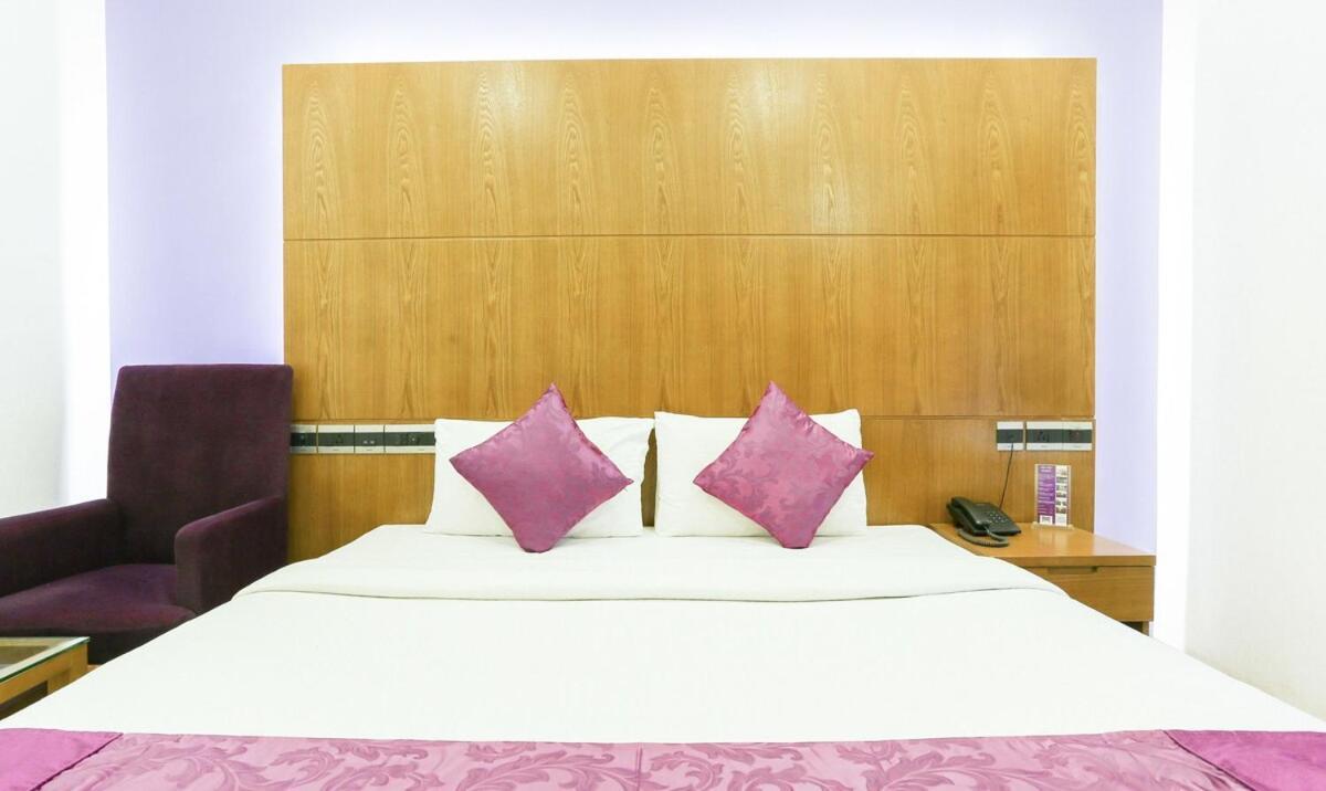 Medora Hotel Kozhikode Bagian luar foto