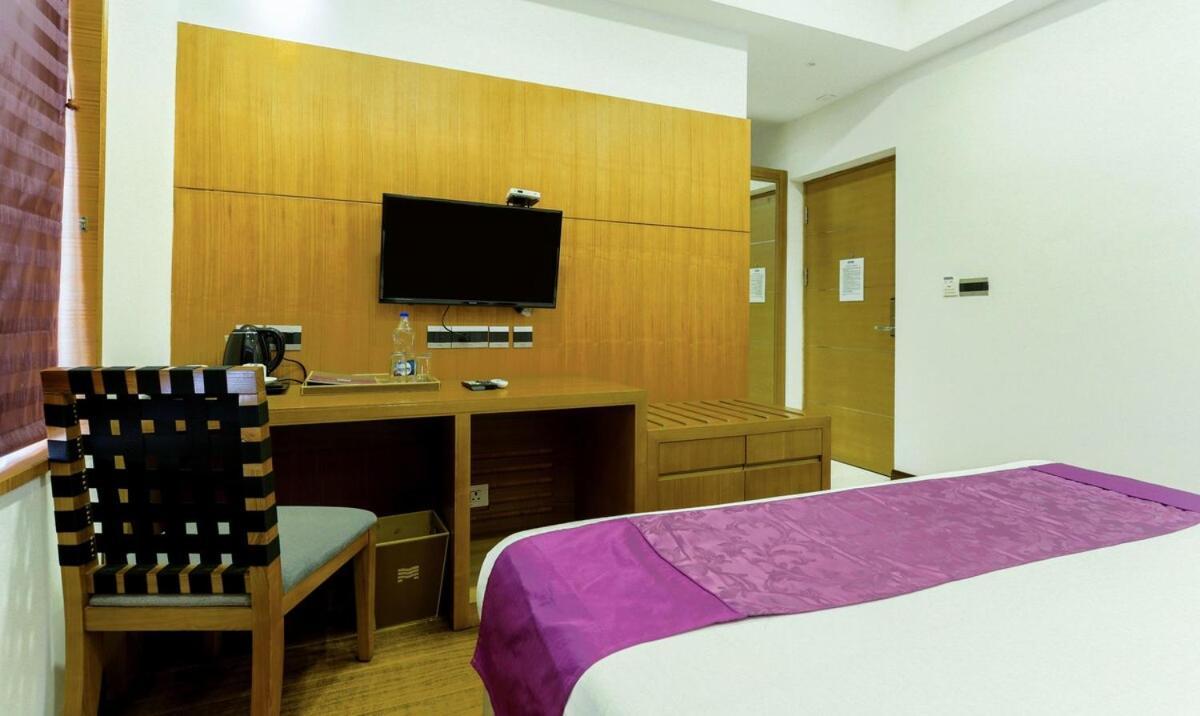 Medora Hotel Kozhikode Bagian luar foto