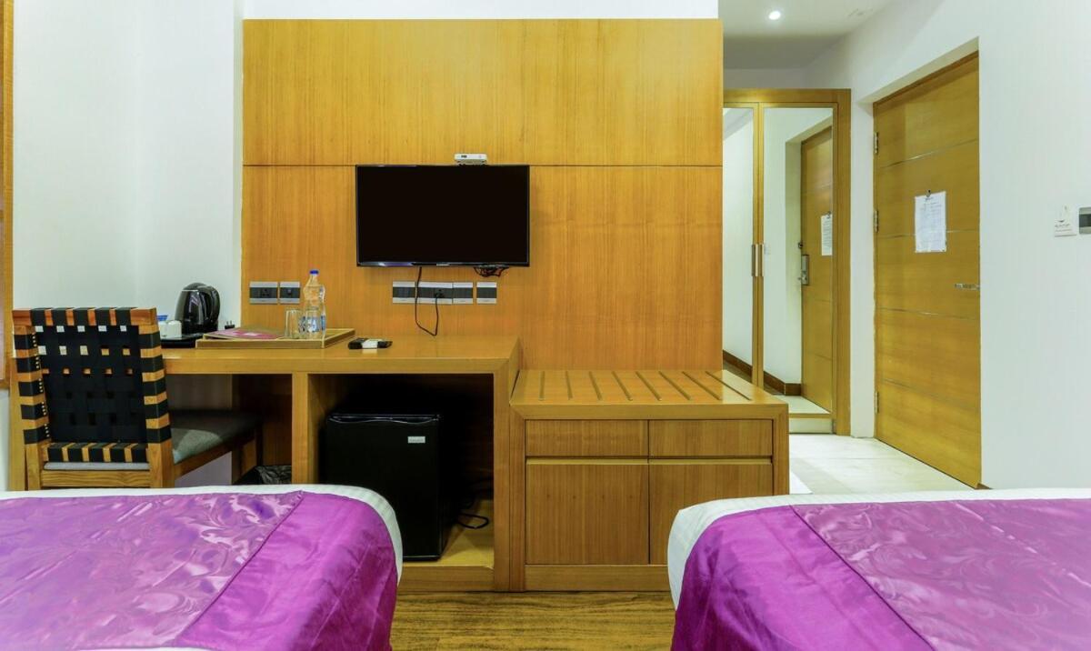 Medora Hotel Kozhikode Bagian luar foto