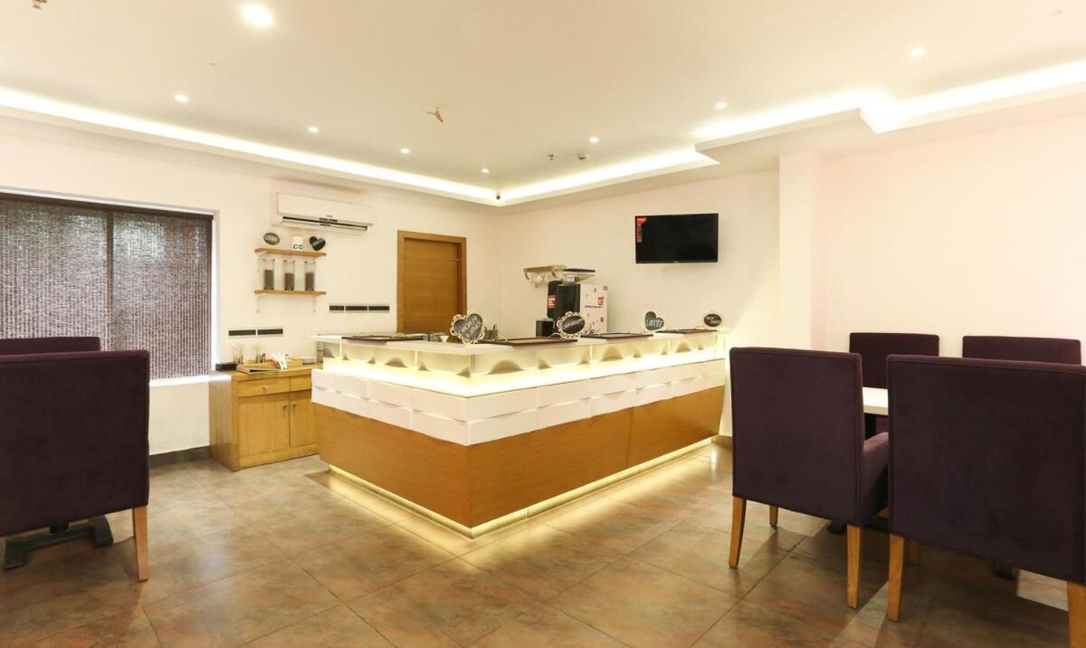 Medora Hotel Kozhikode Bagian luar foto